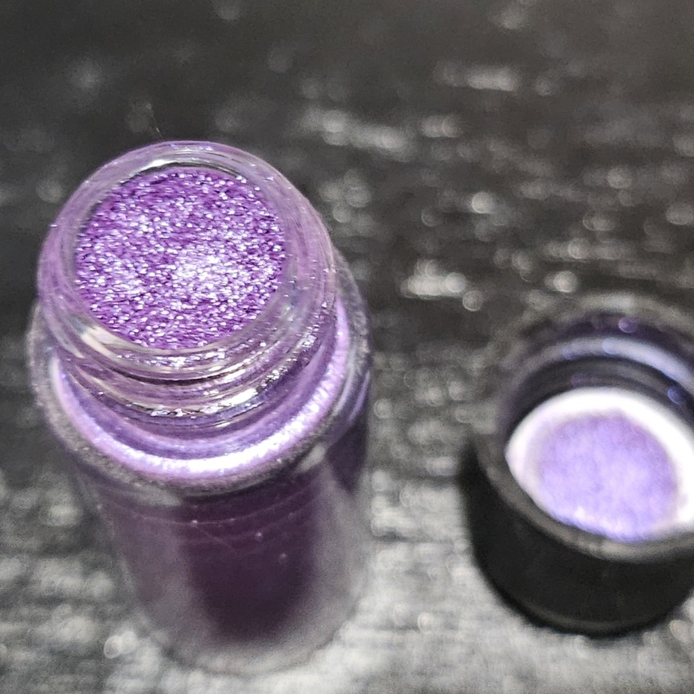 MAC Pigment in Violet